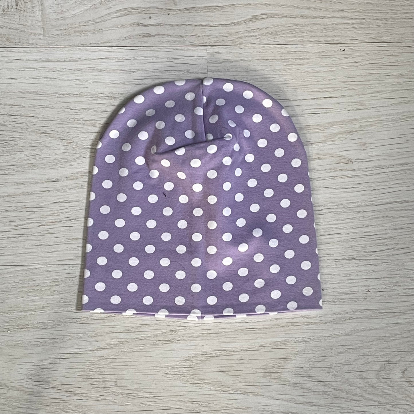 Lila prick mössa - Violetti pilkku pipo